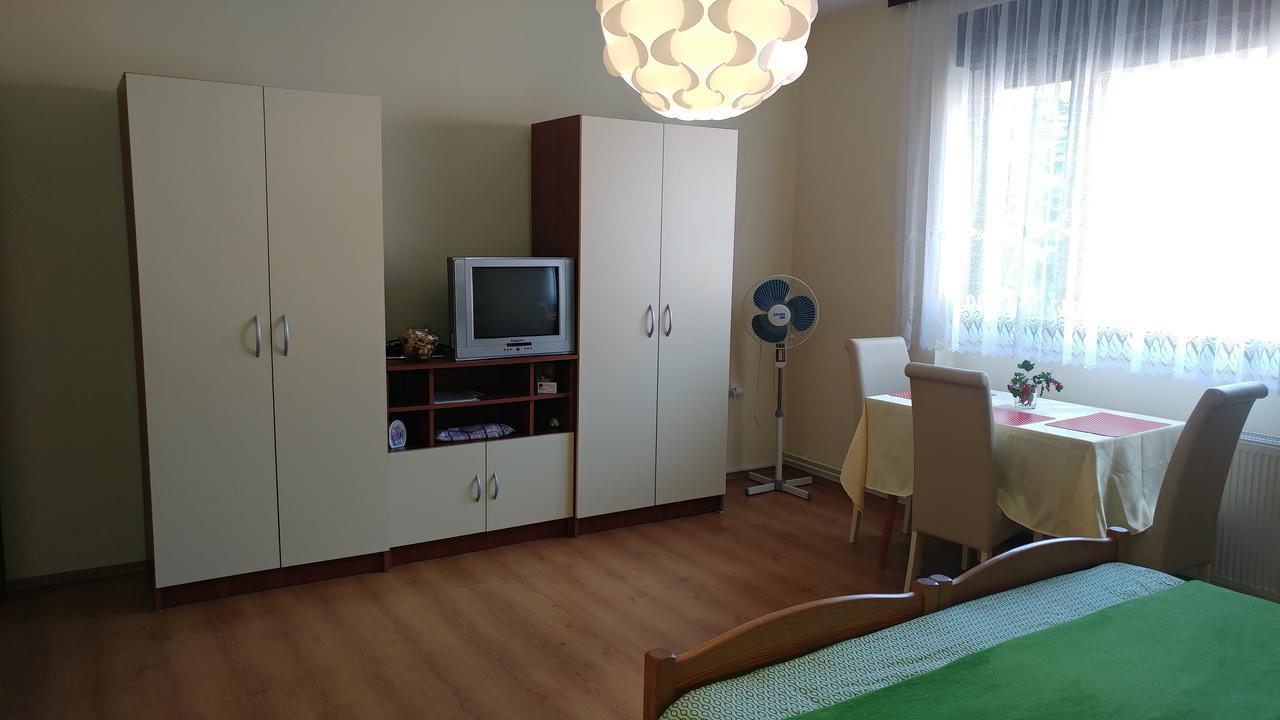 Apartment Cecilia โคปริฟนิซา ภายนอก รูปภาพ