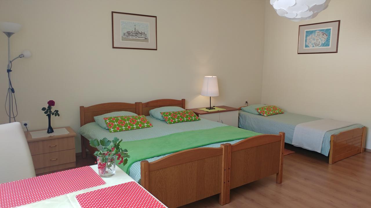 Apartment Cecilia โคปริฟนิซา ภายนอก รูปภาพ