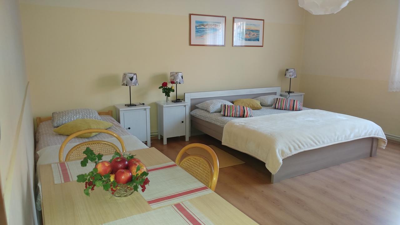 Apartment Cecilia โคปริฟนิซา ภายนอก รูปภาพ
